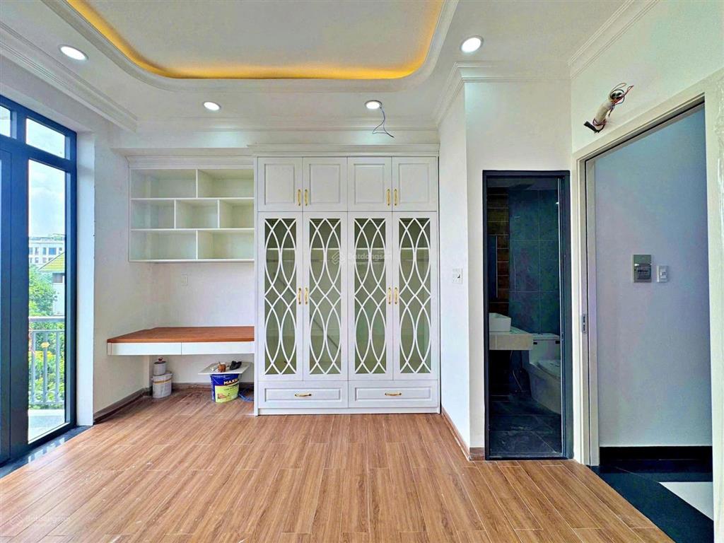 Nhà mới quốc lộ 13  sát vạn phúc city. đúc btct 5 tầng vừa ở vừa kinh doanh. 5pn, 6wc, hướng đông