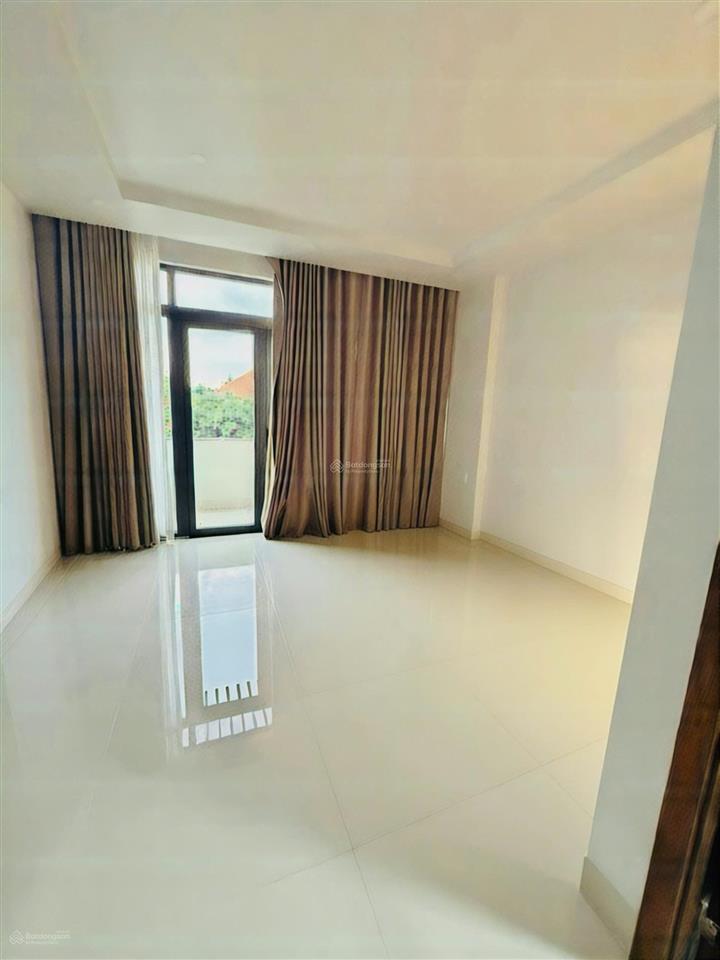 Cho thuê nhà mới đường xe tải gần vạn phúc city  có sân đậu ô tô  vừa ở vừa làm công ty, spa