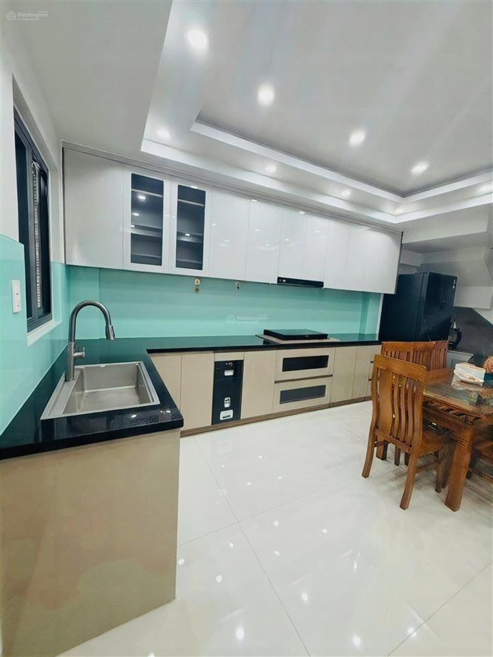 Cho thuê nhà mới đường xe tải gần vạn phúc city  có sân đậu ô tô  vừa ở vừa làm công ty, spa