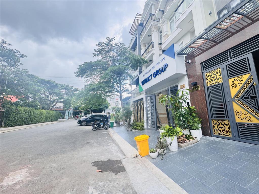 Cho thuê nhà mới đường xe tải gần vạn phúc city  có sân đậu ô tô  vừa ở vừa làm công ty, spa