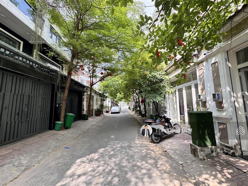 Nhà nguyên căn quốc lộ 13  kdc lộc vừng đường xe tải, vừa ở vừa làm văn phòng công ty