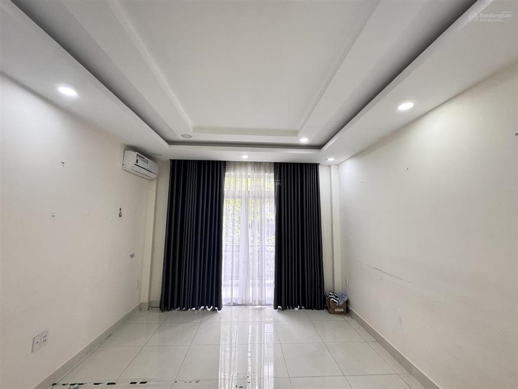 Nhà nguyên căn quốc lộ 13  kdc lộc vừng đường xe tải, vừa ở vừa làm văn phòng công ty