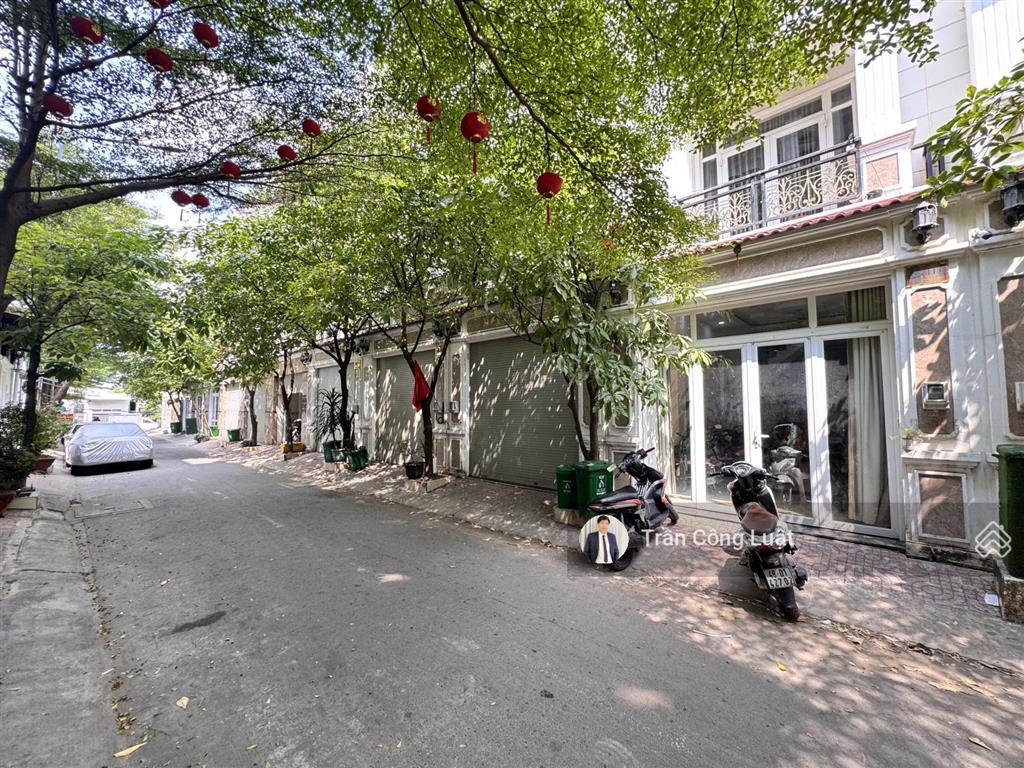 Nhà nguyên căn quốc lộ 13  kdc lộc vừng đường xe tải, vừa ở vừa làm văn phòng công ty
