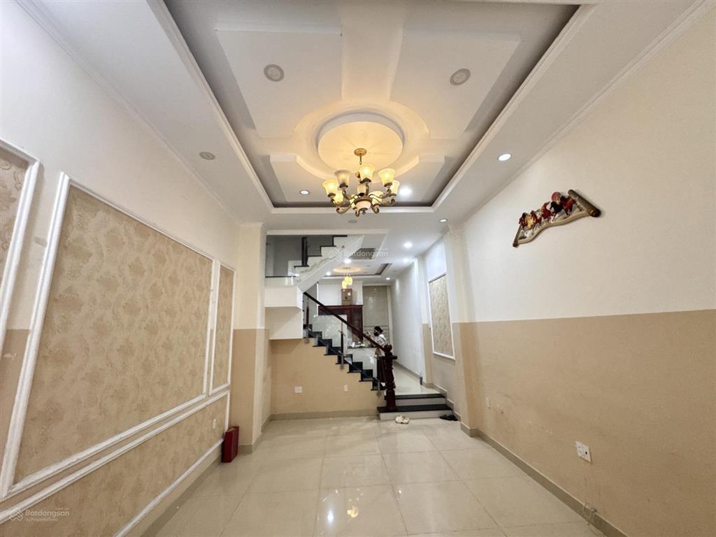 Nhà nguyên căn quốc lộ 13  kdc lộc vừng đường xe tải, vừa ở vừa làm văn phòng công ty