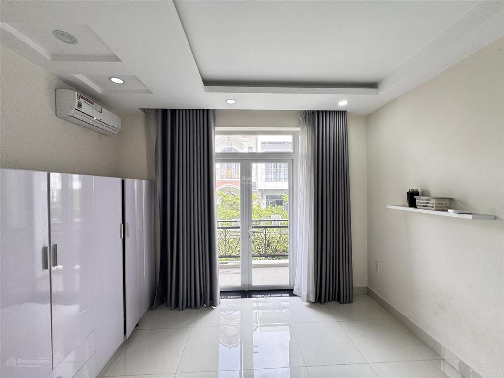 Nhà nguyên căn quốc lộ 13  kdc lộc vừng đường xe tải, vừa ở vừa làm văn phòng công ty