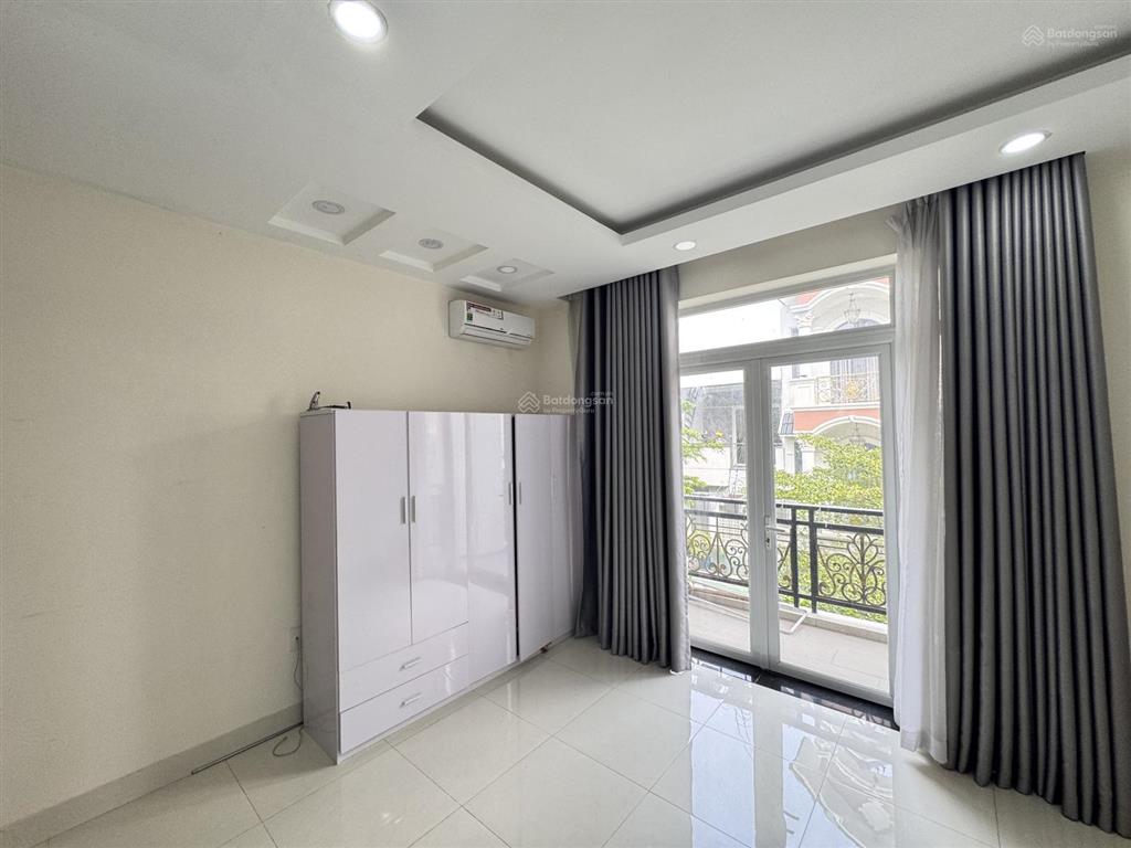 Nhà nguyên căn quốc lộ 13  kdc lộc vừng đường xe tải, vừa ở vừa làm văn phòng công ty