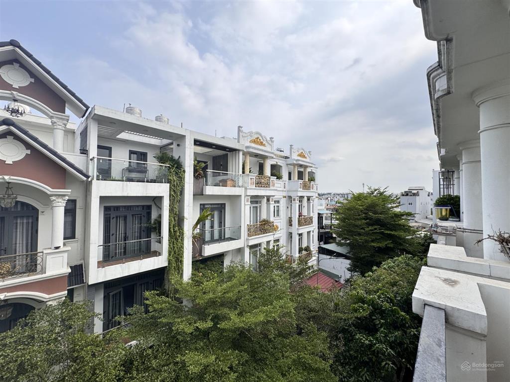 Nhà nguyên căn quốc lộ 13  kdc lộc vừng đường xe tải, vừa ở vừa làm văn phòng công ty