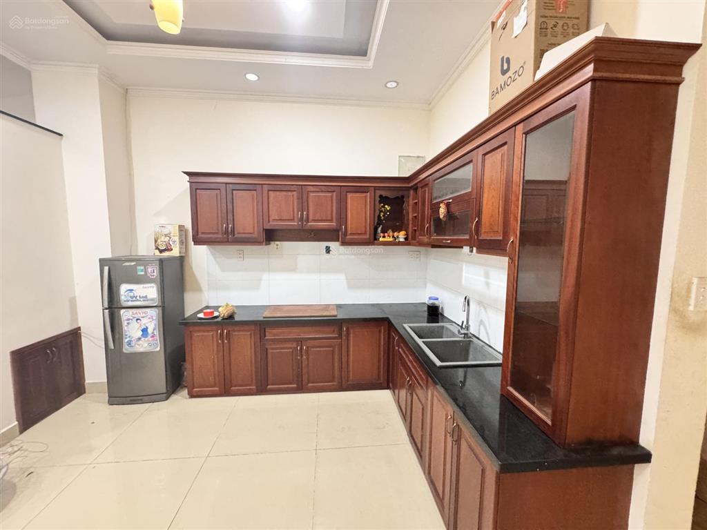 Nhà nguyên căn quốc lộ 13  kdc lộc vừng đường xe tải, vừa ở vừa làm văn phòng công ty