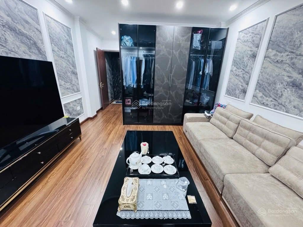 Nhà cạnh công viên võ thị sáu đẹp gần hồ ngõ thông khu vực hiếm nhà bán. dt 45m2 7 tầng thang máy