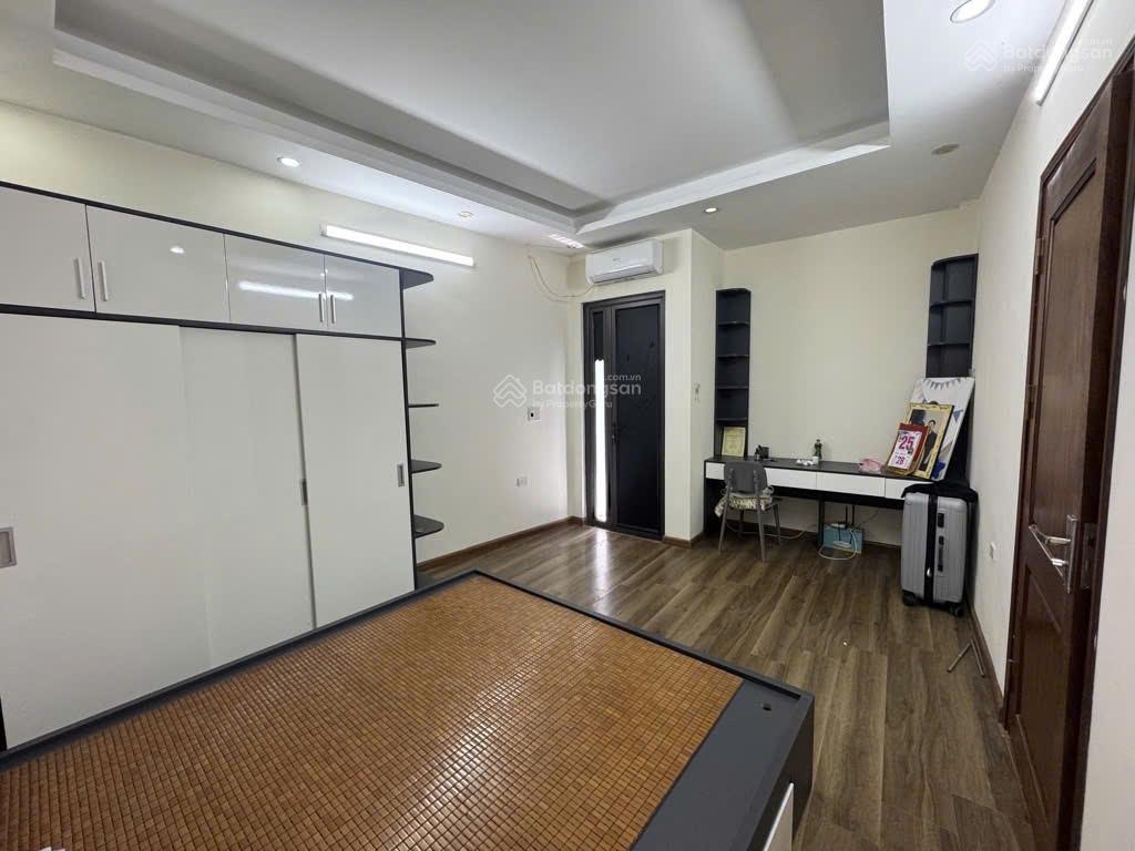 Nhà đẹp hoàng mai 35m² x 5 tầng thông gốc đề, gần minh khai bạch mai dân xây chắc chắn,