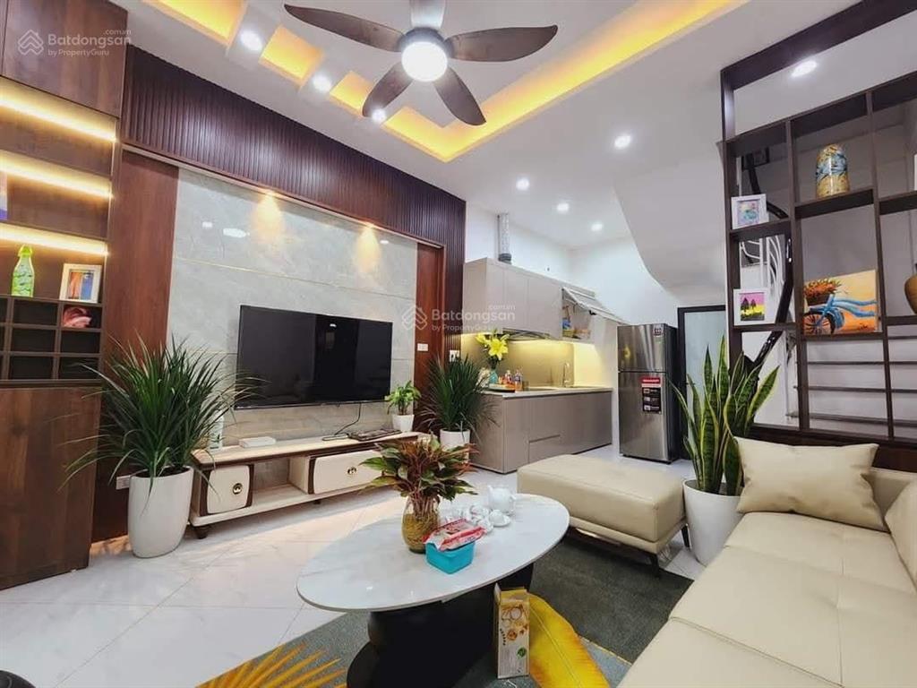 Nhà phố yên lạc hai bà trưng, 55m2 x 5tầng, mt 5m, 17.x tỷ, thang máy, đỗ cửa nhà dân xây chắc chắn