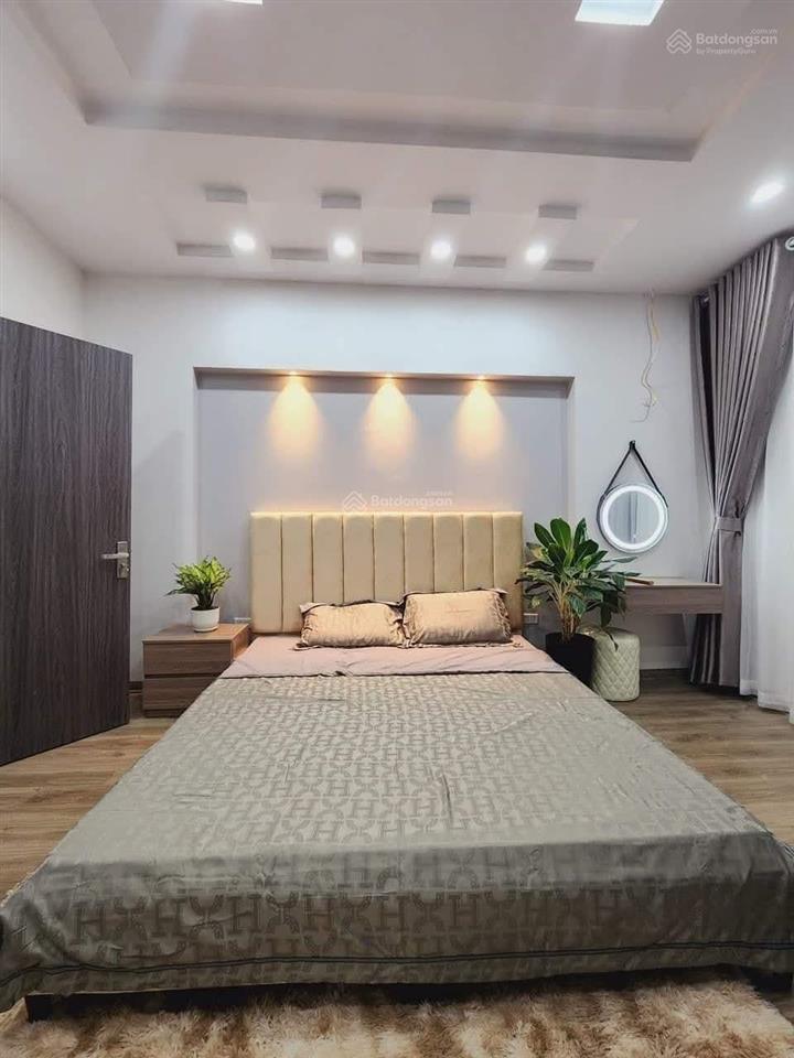 Nhà phố yên lạc hai bà trưng, 55m2 x 5tầng, mt 5m, 17.x tỷ, thang máy, đỗ cửa nhà dân xây chắc chắn