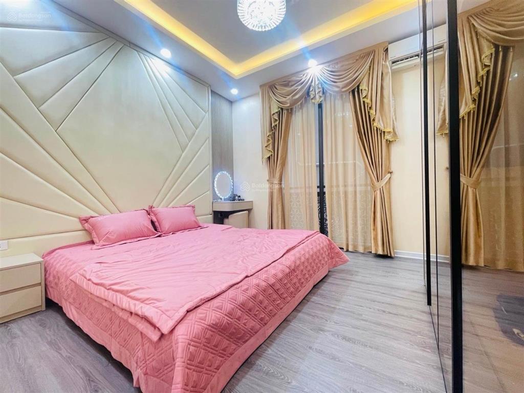 Hiếm! nhà thang máy đầu hoàng mai, tặng nội thất, x 35m² x 6 tầng, gần ô tô