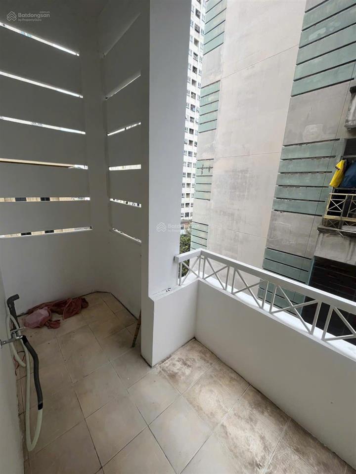 Bán c/c lý thường kiệt quận 11 ngay sảnh c/c tân phước lô a  sổ hồng sẵn 2 phòng 2wc  0931 918 ***