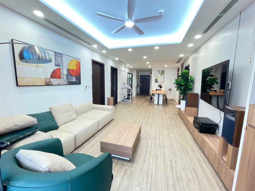 Xem nhà 247  cho thuê chung cư cao cấp golden land 100m2, 2 ngủ, 2 wc full 15tr/th