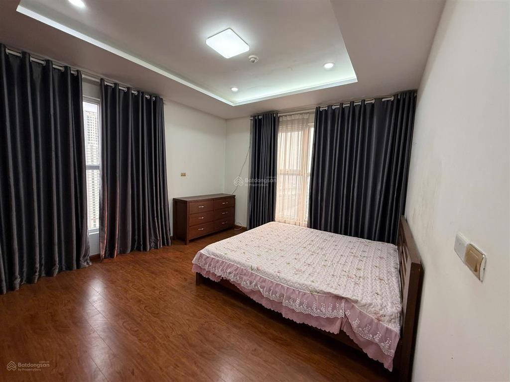 Cho thuê chung cư 34t hoàng đạo thúy 146m2, 3 pn, đồ cơ bản 18 triệu/th   0915 351 ***