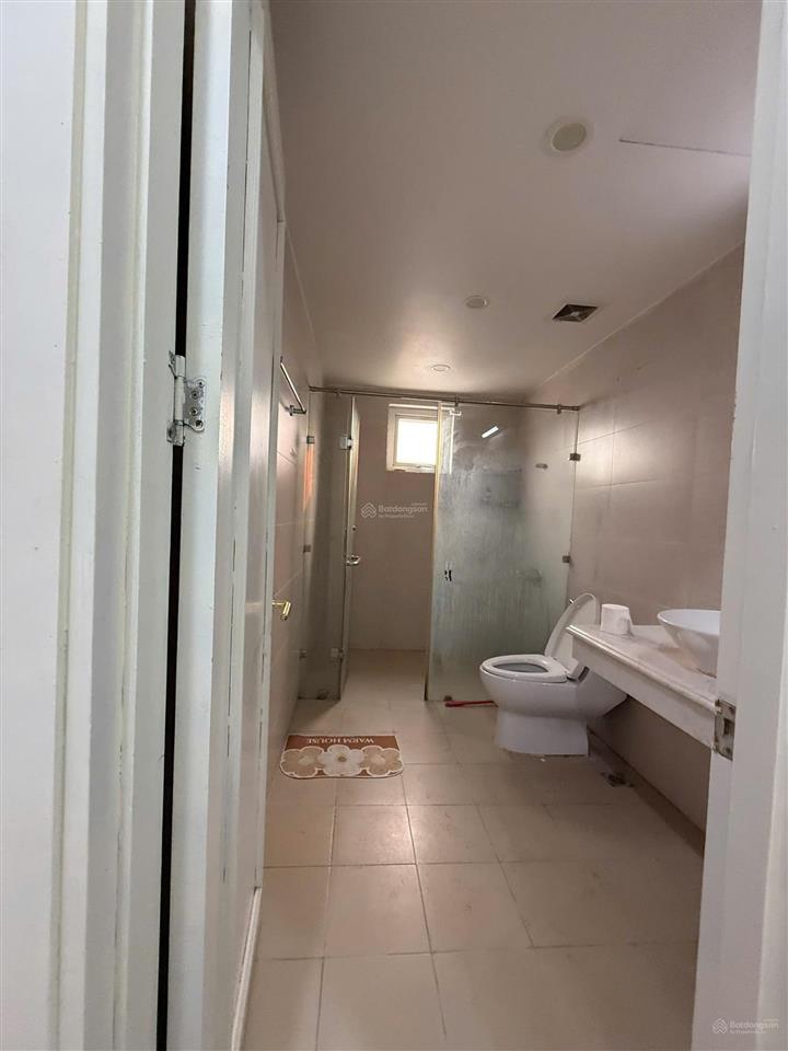 Cho thuê chung cư 34t hoàng đạo thúy 146m2, 3 pn, đồ cơ bản 18 triệu/th   0915 351 ***