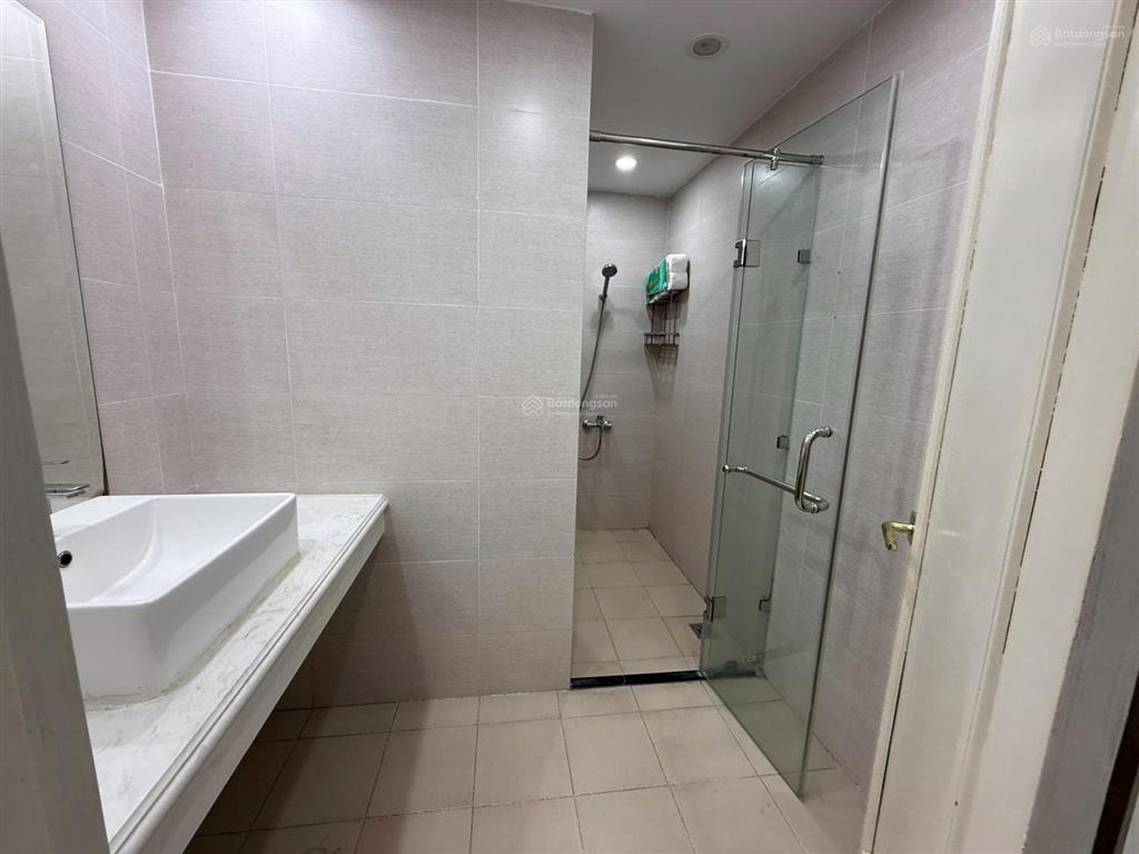 Cho thuê chung cư 34t hoàng đạo thúy 146m2, 3 pn, đồ cơ bản 18 triệu/th   0915 351 ***