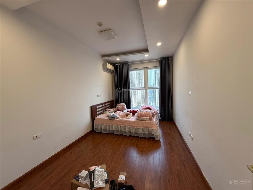 Cho thuê chung cư 34t hoàng đạo thúy 146m2, 3 pn, đồ cơ bản 18 triệu/th   0915 351 ***