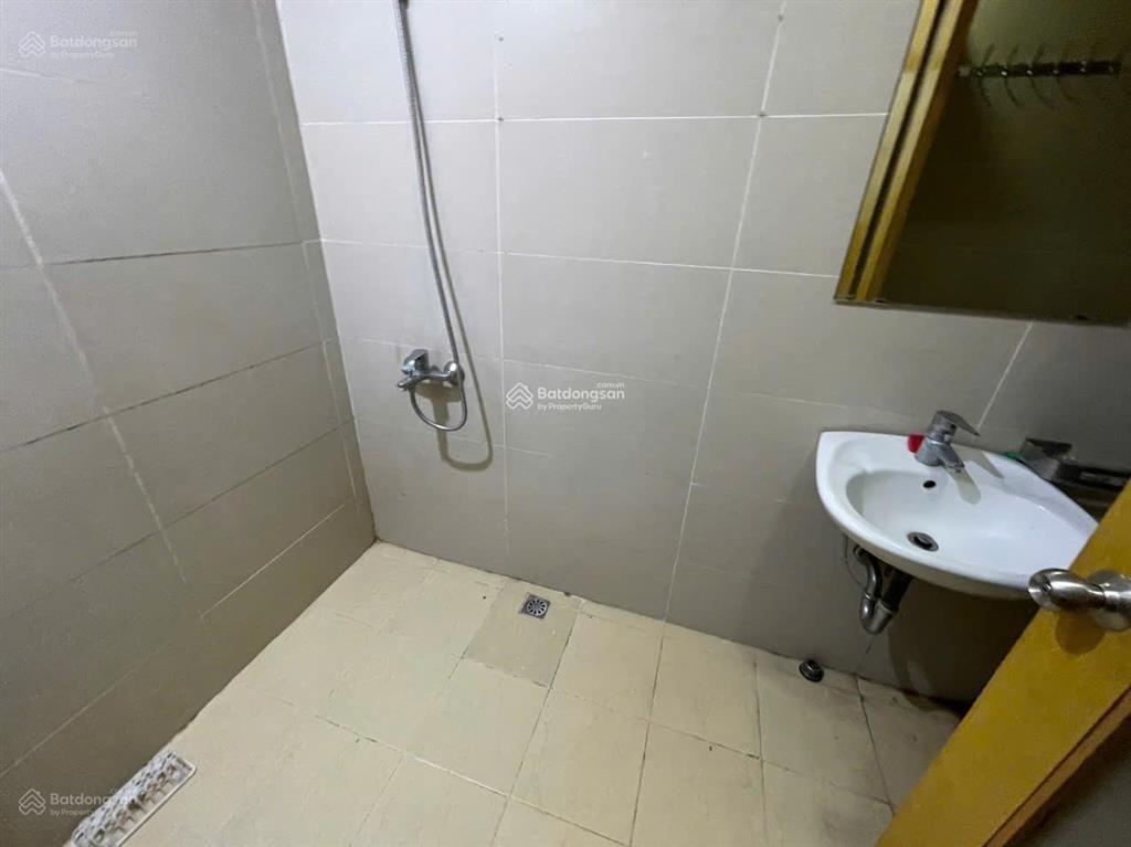 Cho thuê căn hộ toà licogi 13 tower mặt đường khuất duy tiến, 93m, 3pn 2wc 12tr