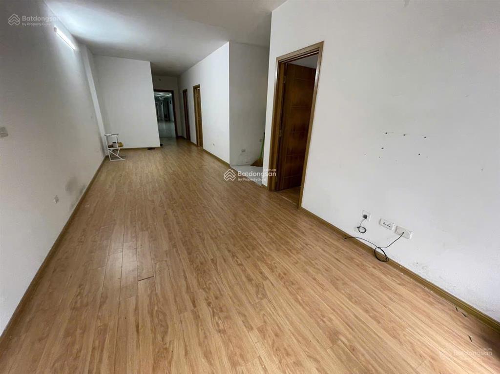 Cho thuê căn hộ toà licogi 13 tower mặt đường khuất duy tiến, 93m, 3pn 2wc 12tr