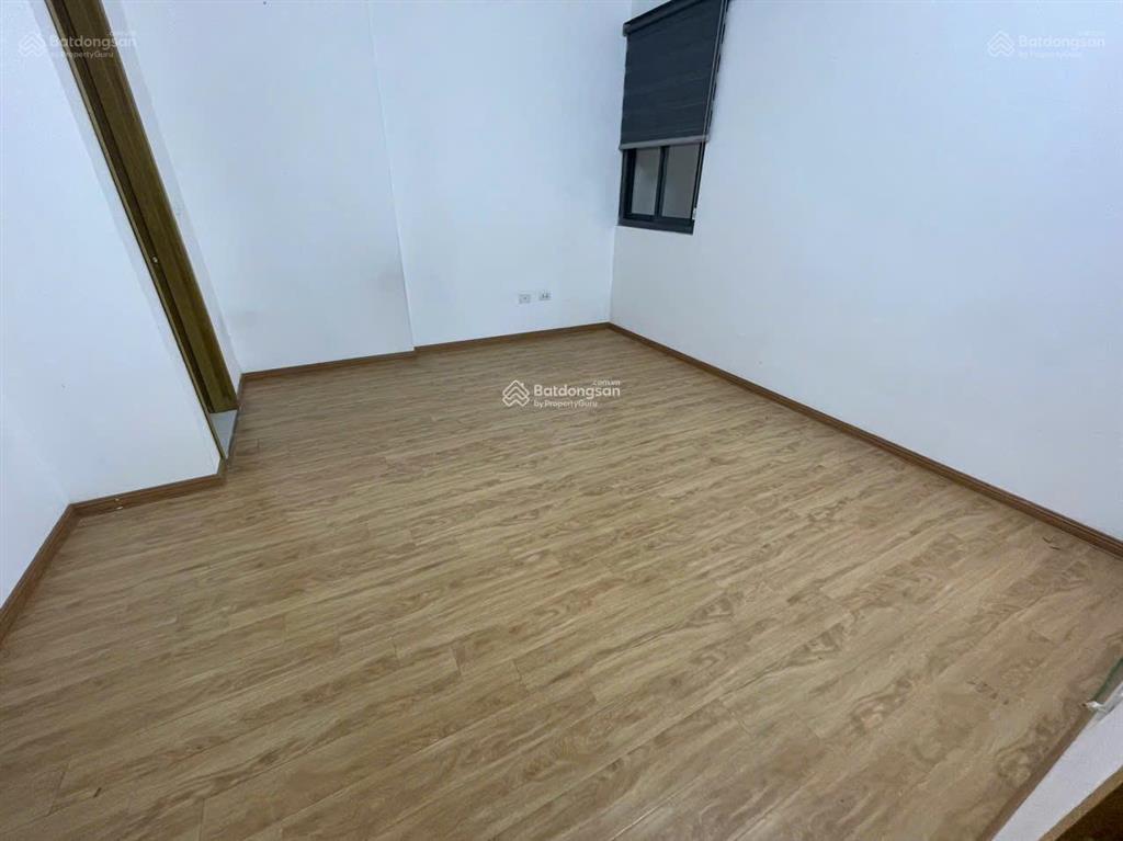 Cho thuê căn hộ toà licogi 13 tower mặt đường khuất duy tiến, 93m, 3pn 2wc 12tr