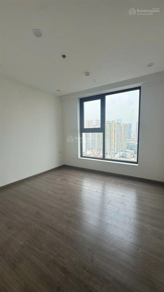 Xem nhà 247  cho thuê chung cư cao cấp golden land 120m2, 3 ngủ, 2 wc cơ bản 15tr/th