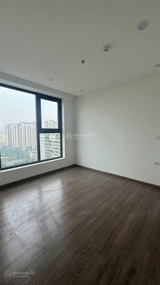 Xem nhà 247  cho thuê chung cư cao cấp golden land 120m2, 3 ngủ, 2 wc cơ bản 15tr/th
