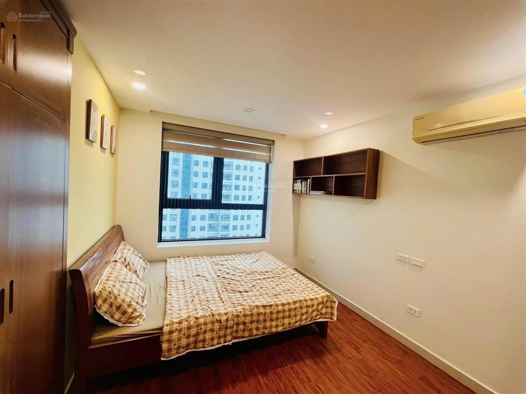 Xem nhà 247  cho thuê căn hộ chung cư golden land 100m2, 3 ngủ, 2 wc full đồ giá 16tr/th