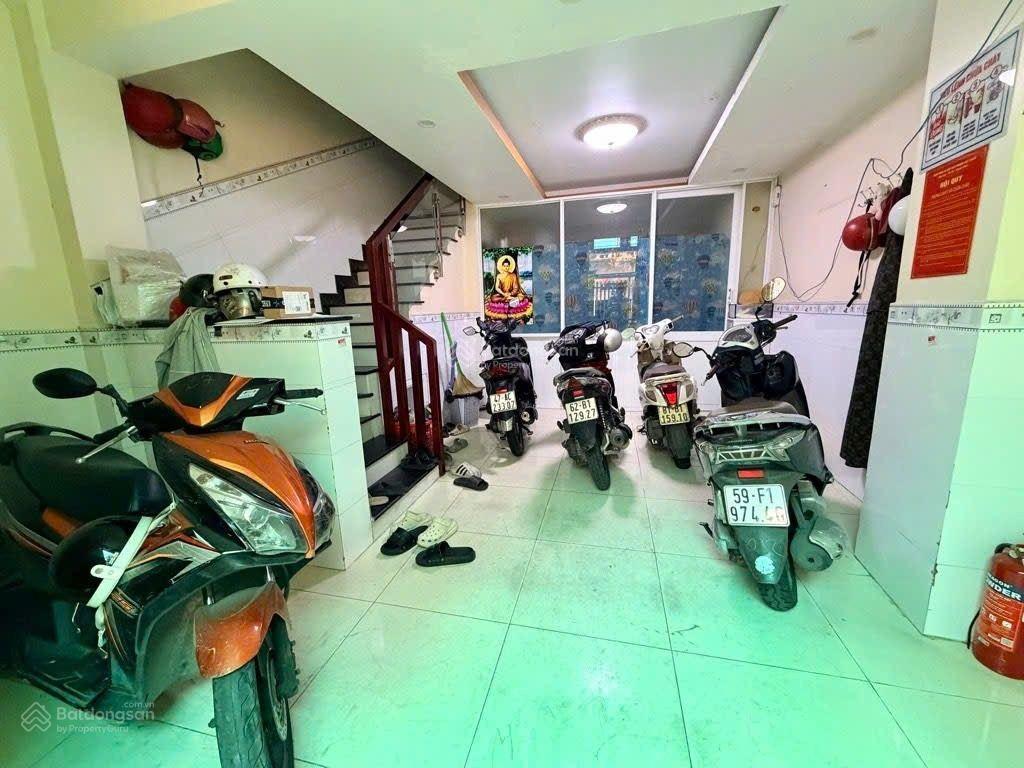 Vt/nhỉnh 7tyxxx  nhà đúc 5 tầng đang có dòng tiền sẵn , năm ngay chợ bà chiểu   07086*** ms vân