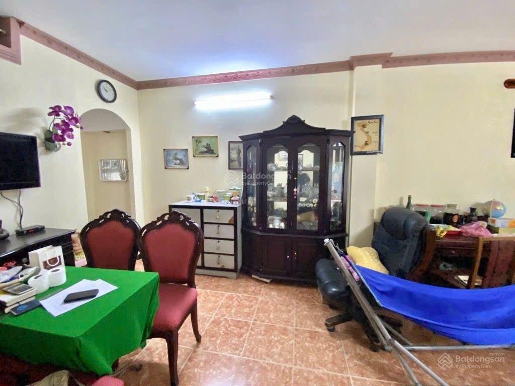 Tbh/hạ giá gấp 9tyxx  nhà 2 tầng đúc chắc chắn có sân trước hẻm xe hơi thông giáp ranh phú nhuận