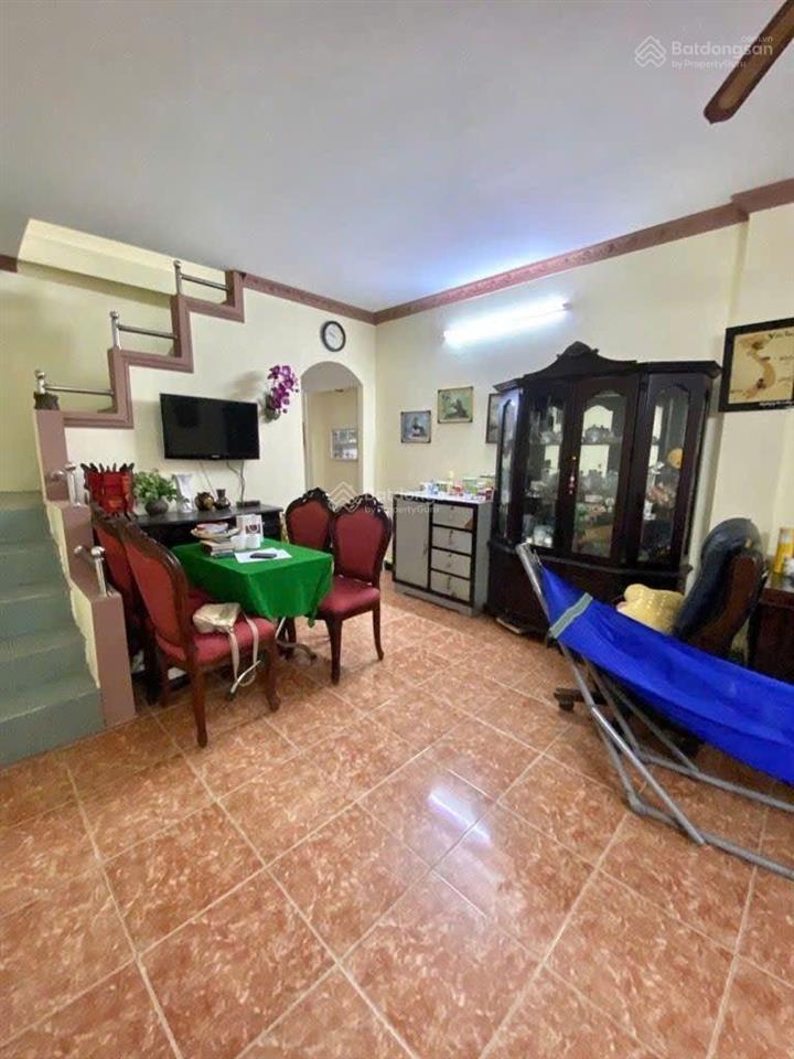 Tbh/hạ giá gấp 9tyxx  nhà 2 tầng đúc chắc chắn có sân trước hẻm xe hơi thông giáp ranh phú nhuận