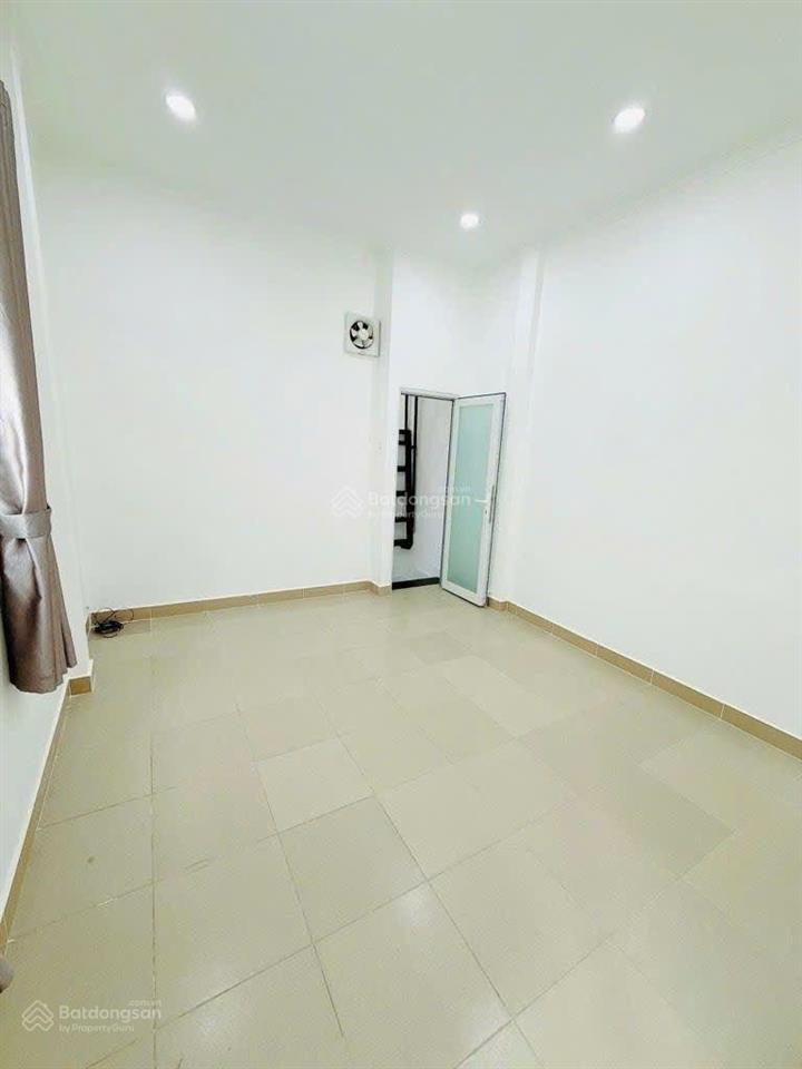 Tbh/nhỉnh 4tyxx  nhà 3 tầng đúc kiên cố khu dân cư an ninh . vị trí trung tâm di chuyển thuận tiện
