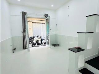 Tbh/nhỉnh 4tyxx  nhà 3 tầng đúc kiên cố khu dân cư an ninh . vị trí trung tâm di chuyển thuận tiện