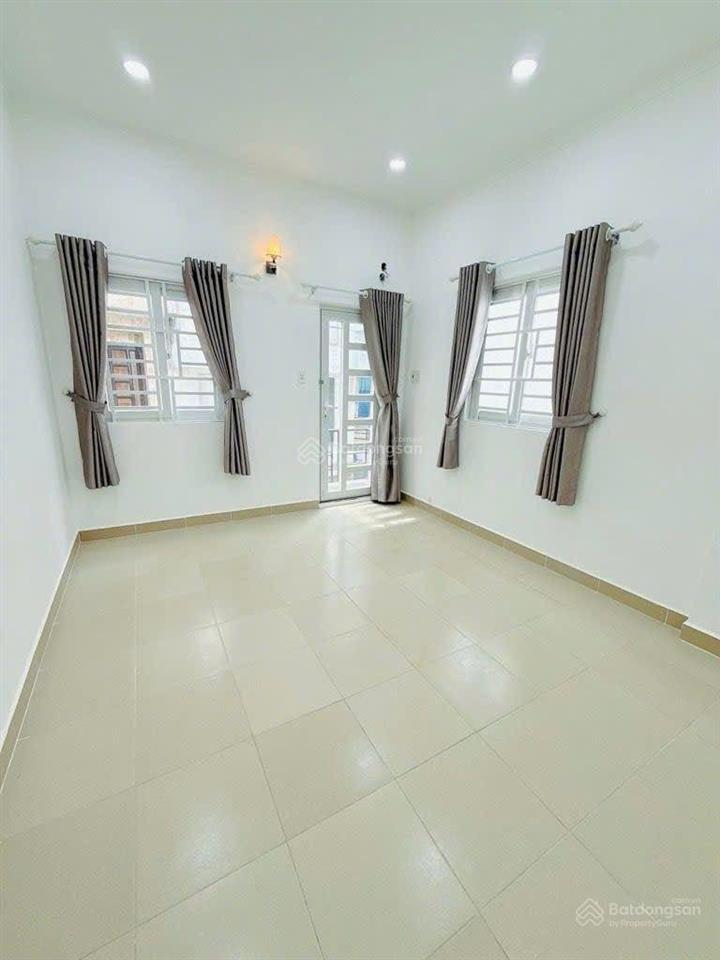 Tbh/nhỉnh 4tyxx  nhà 3 tầng đúc kiên cố khu dân cư an ninh . vị trí trung tâm di chuyển thuận tiện