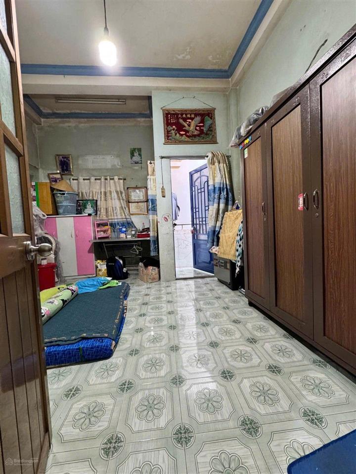 Bđt/nhỉnh 3tyxx  nhà đúc 4 tầng kiên cố gồm 3pn + sân thượng thoáng mát . vị trí đẹp khu an ninh