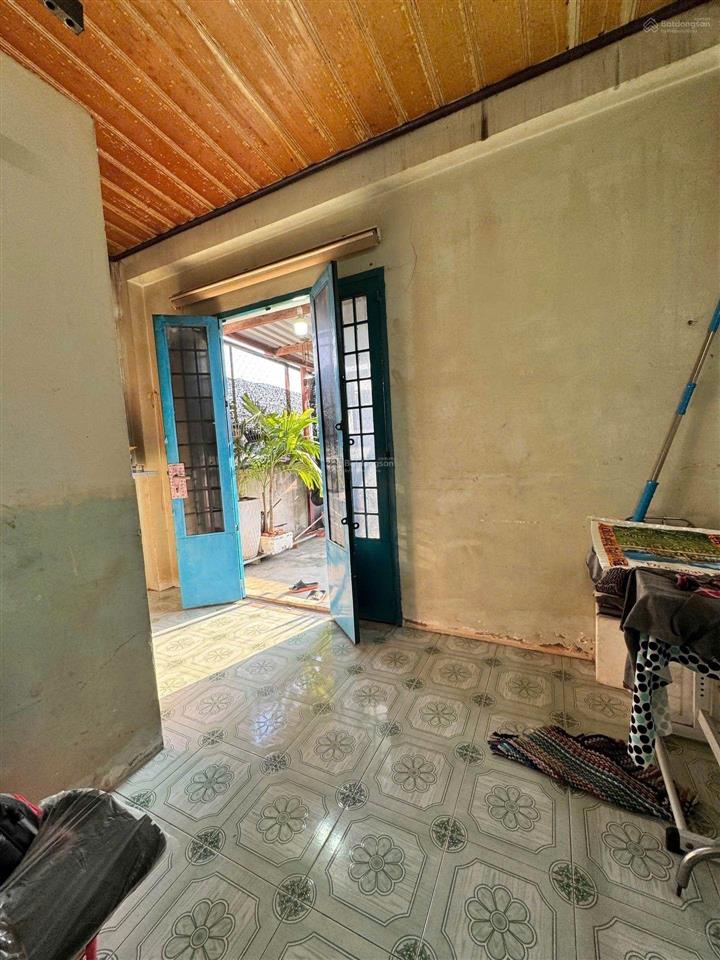 Bđt/nhỉnh 3tyxx  nhà đúc 4 tầng kiên cố gồm 3pn + sân thượng thoáng mát . vị trí đẹp khu an ninh