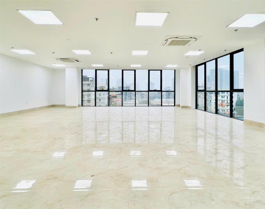 Cho thuê cả tòa phố duy tân dt 150m2 x 8t, giá 70tr/th, thông sàn, thang máy, hầm, vị trí đẹp