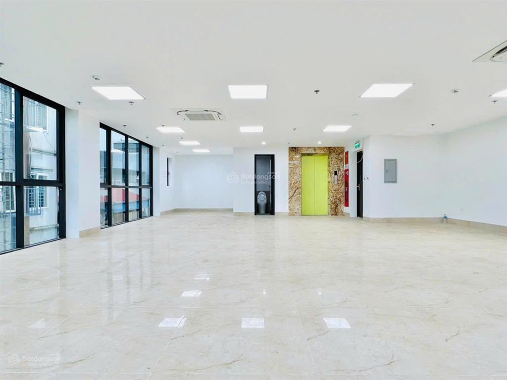Cho thuê cả tòa phố duy tân dt 150m2 x 8t, giá 70tr/th, thông sàn, thang máy, hầm, vị trí đẹp