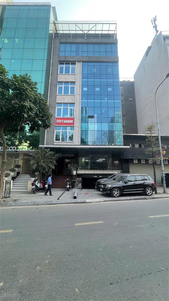 Cho thuê cả tòa phố duy tân dt 150m2 x 8t, giá 70tr/th, thông sàn, thang máy, hầm, vị trí đẹp