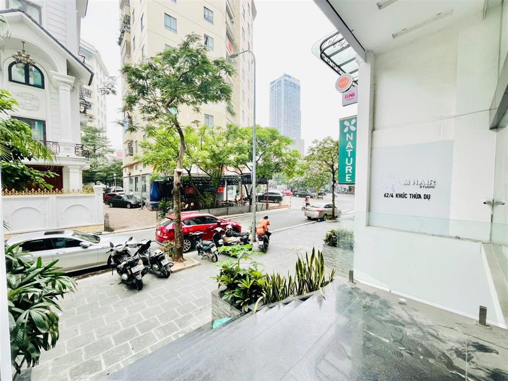 Cho thuê cửa hàng đẹp, phố trần thái tông, cầu giấy, tầng 1 riêng biệt dt 100m2 giá 24 triệu/th