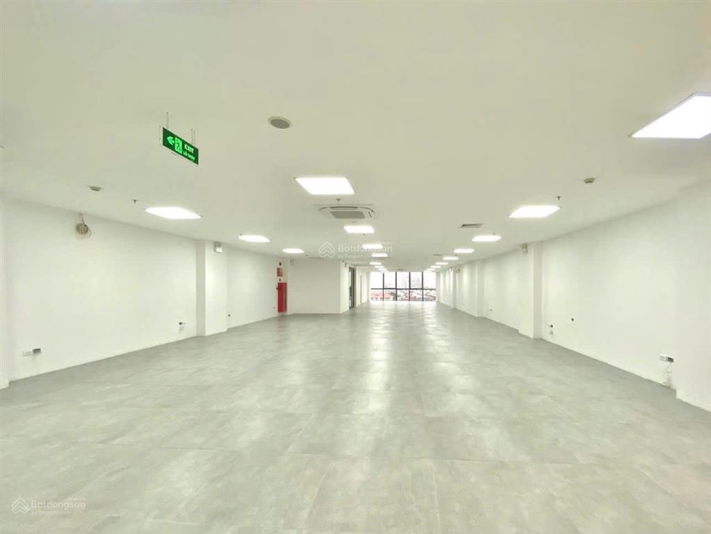 Cho thuê vp mặt phố tôn đức thắng dt 300m2 giá 80tr nhà mới xây đẹp nhất phố