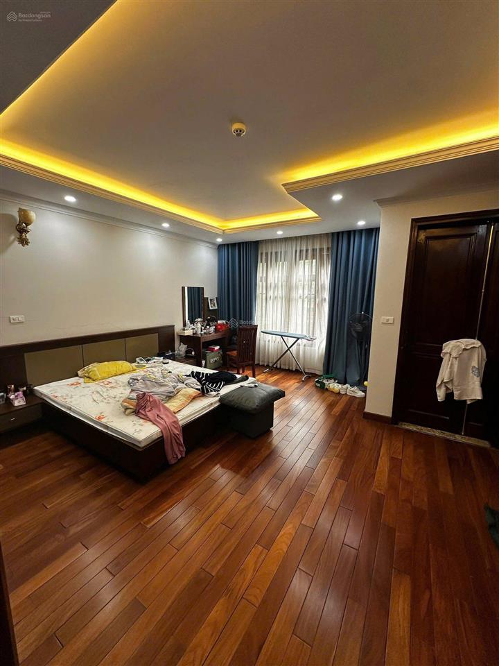 Cho thuê nhà phân lô trung kính đôi dt 70m2 x 5t giá 19tr/th, oto đỗ cửa