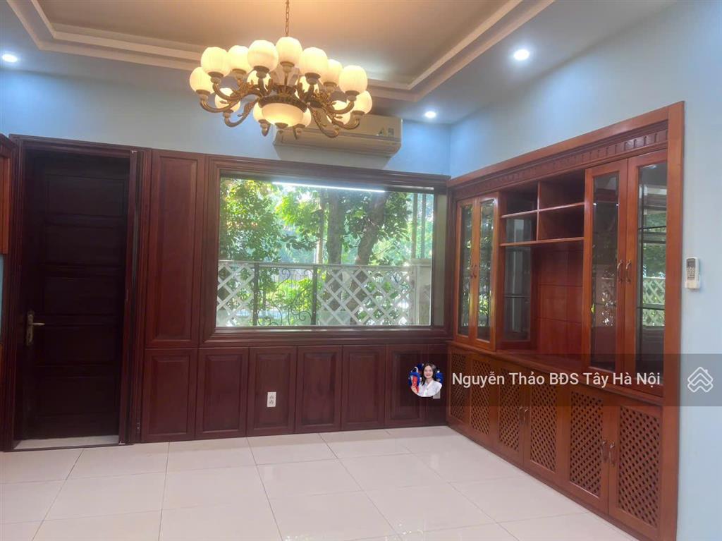 Bán liền kề splendora 103m2, nhà hoàn thiện đẹp, sân vườn rộng sau nhà, sổ đỏ cất két, giá 24,x tỷ