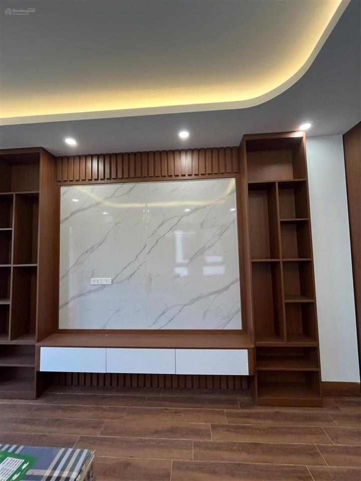 Cho thuê ccmn ô tô đỗ cửa nội thất cực xịn ngay cạnh goldmark