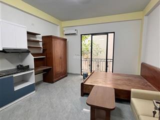 Cho thuê nhà mới nhận xe điện cực thoáng nội thất siêu đẹp ngay trung tâm 2 quận