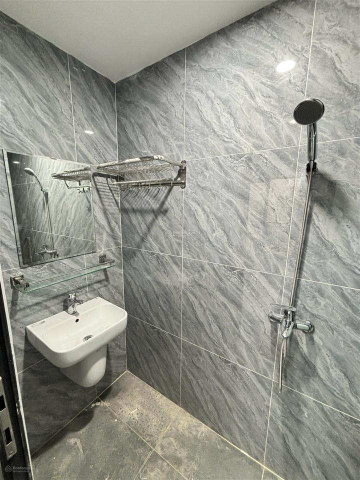 Cho thuê nhà mới nhận xe điện cực thoáng nội thất siêu đẹp ngay trung tâm 2 quận