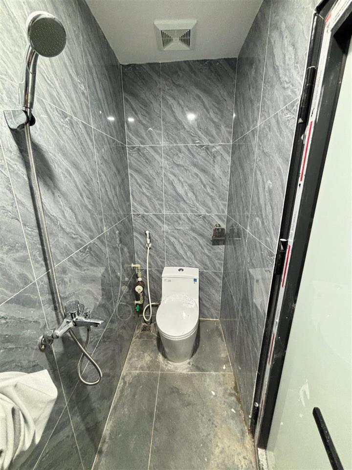 Cho thuê nhà mới nhận xe điện cực thoáng nội thất siêu đẹp ngay trung tâm 2 quận