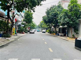 Bán nhà  mặt tiền khu họ lê ( 4x20m) 3 lầu. giá 10,8 tỷ,p phú thạnh,q tân phú