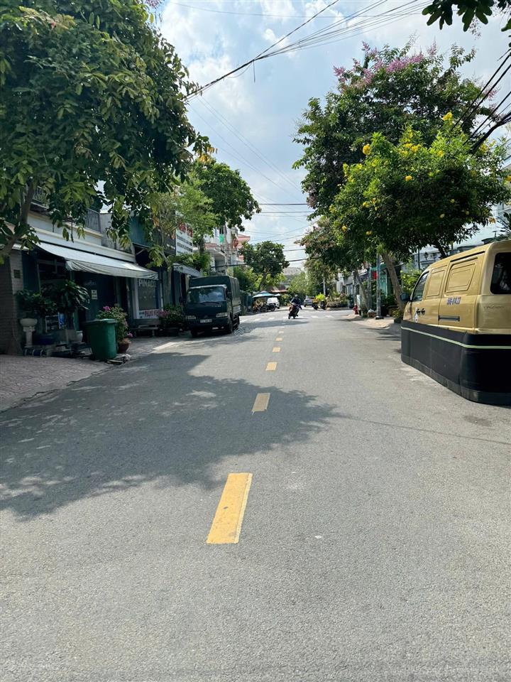 Mặt tiên đường đỗ bí ( 4x18,3m), nhà cấp 4. giá 9,7 tỷ,đường 14m thông